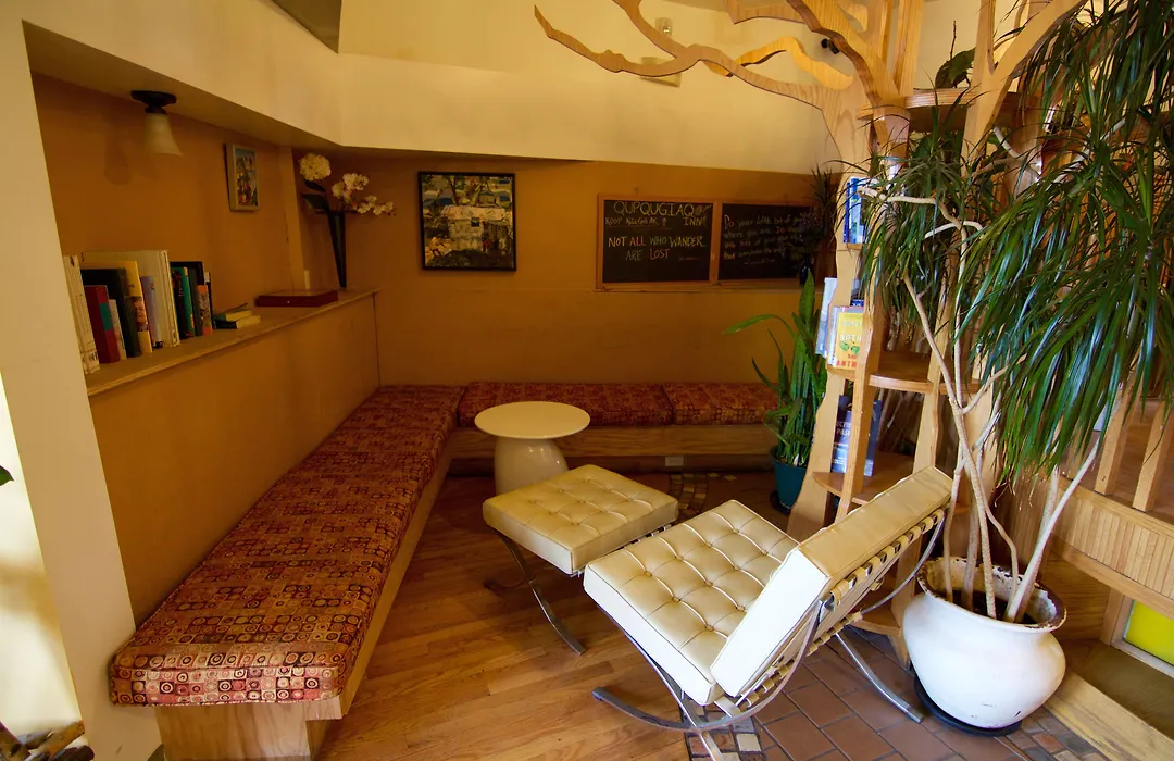 Qupqugiaq Inn-1